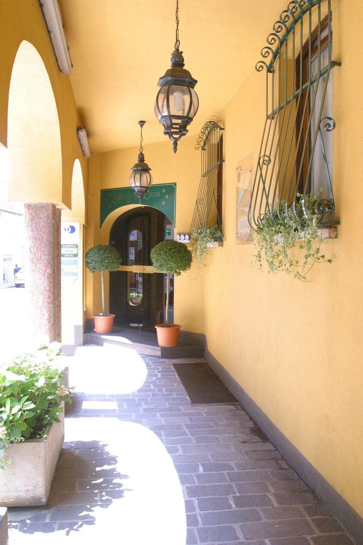 Albergo Della Corona Бинаско Экстерьер фото