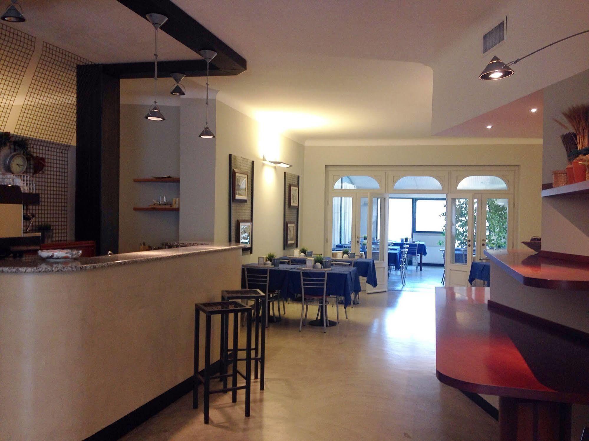 Albergo Della Corona Бинаско Экстерьер фото